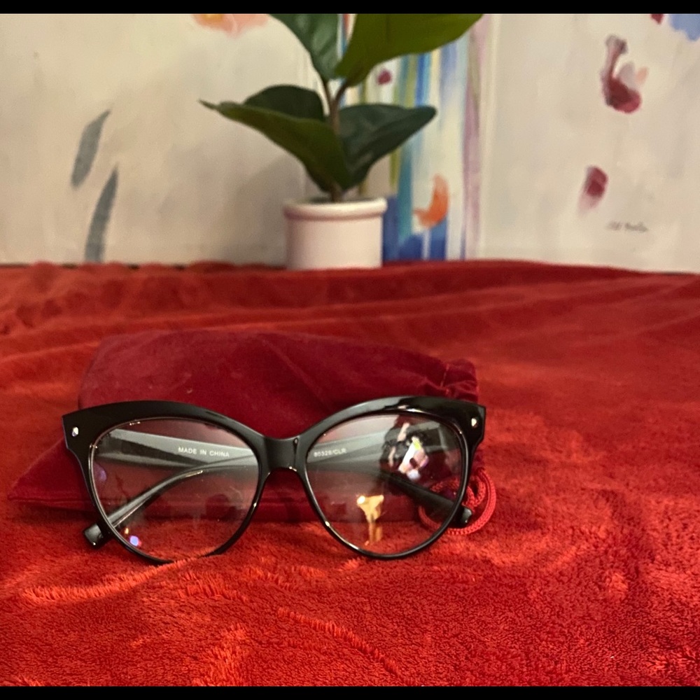 Designer Frame -“NO”. Designer LOOK but cute “YES”